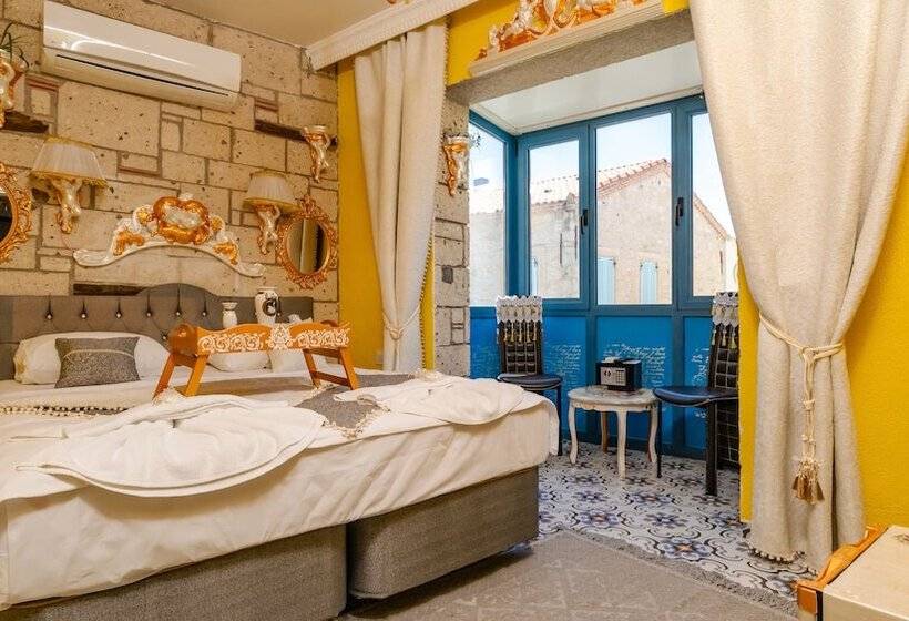 اتاق لوکس, Lamur