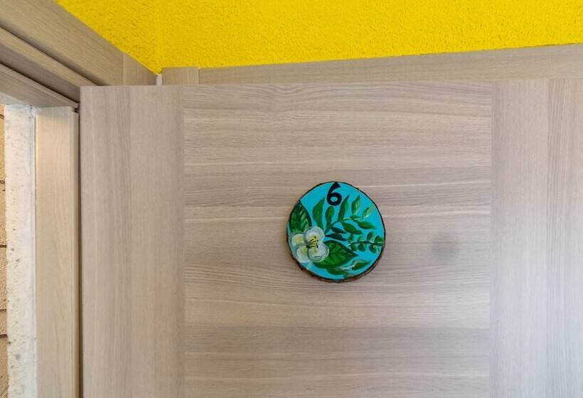 Quarto Deluxe, Lamur