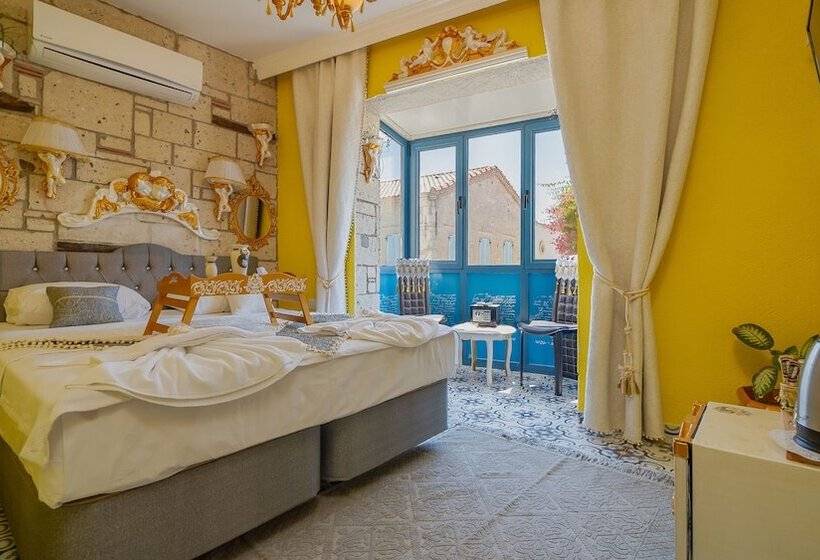 اتاق لوکس, Lamur