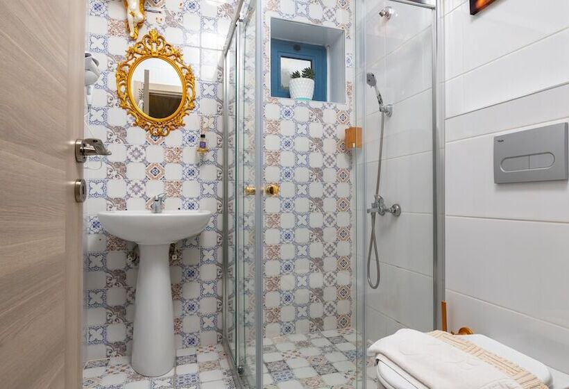 اتاق لوکس, Lamur