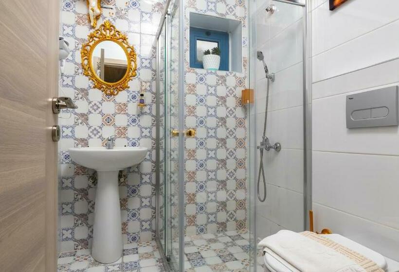 اتاق استاندارد, Lamur