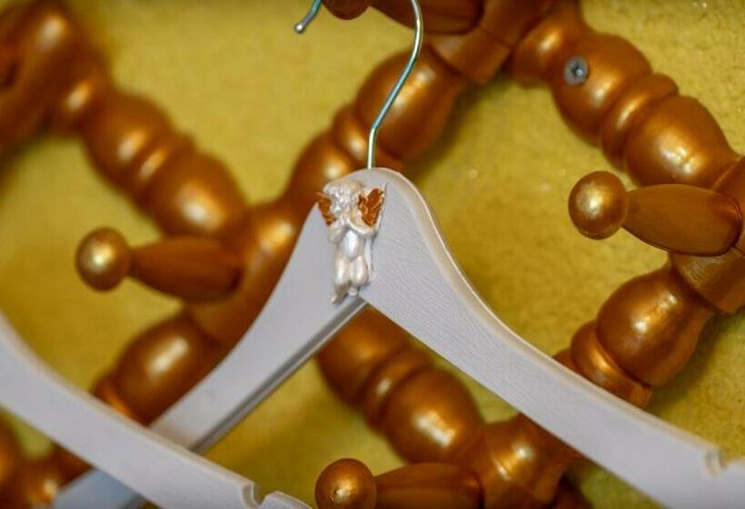 اتاق لوکس, Lamur