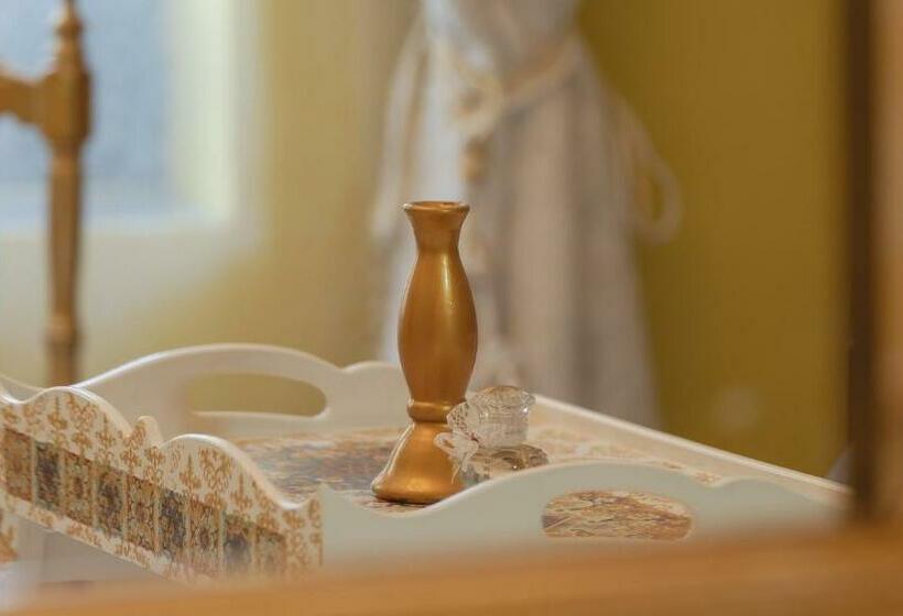 اتاق لوکس, Lamur