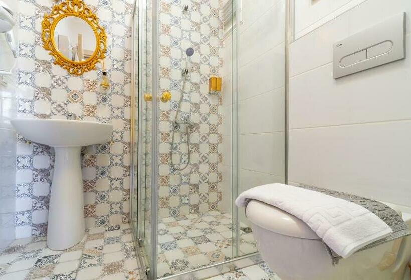 Quarto Deluxe com Sacada, Lamur