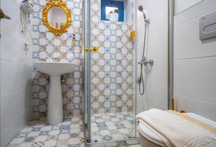 اتاق استاندارد, Lamur