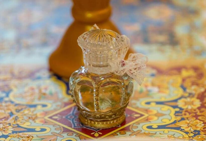 اتاق لوکس, Lamur