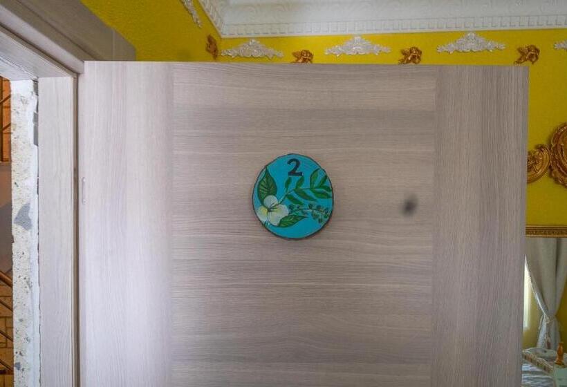 اتاق لوکس, Lamur