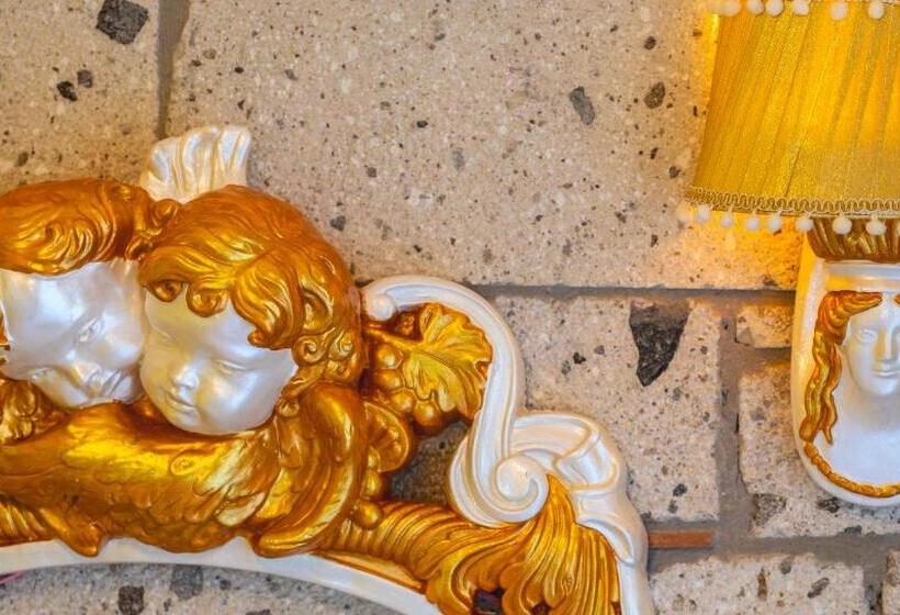 اتاق لوکس, Lamur