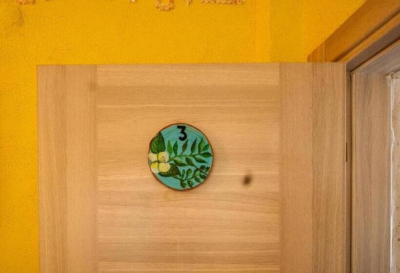 اتاق لوکس, Lamur