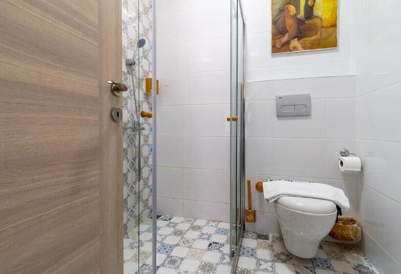 اتاق استاندارد با تراس, Lamur