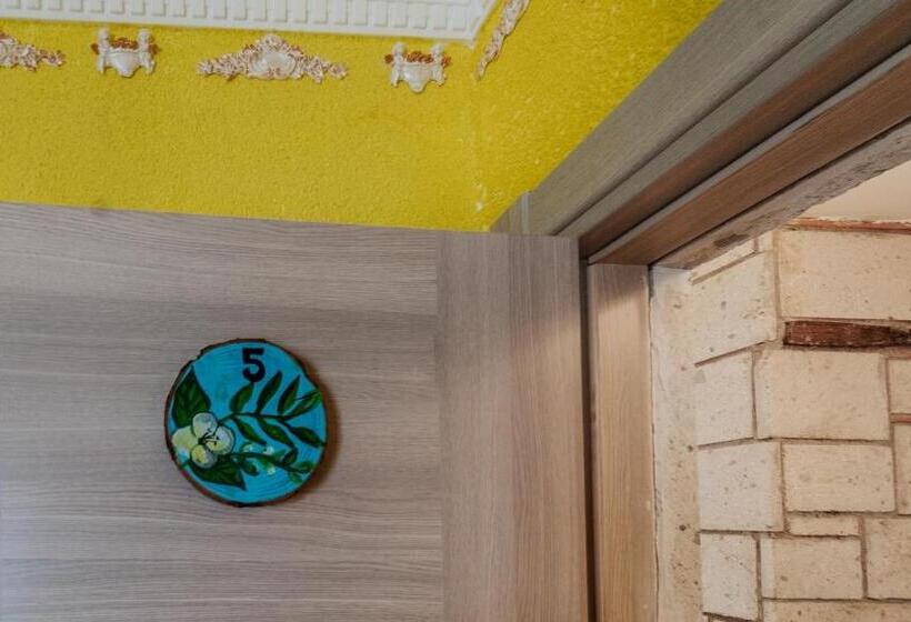 اتاق استاندارد با تراس, Lamur