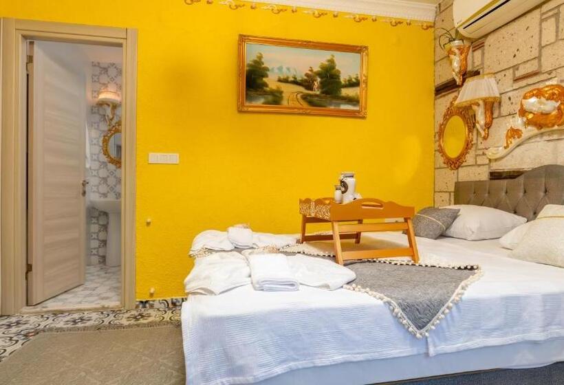 Quarto Deluxe com Sacada, Lamur