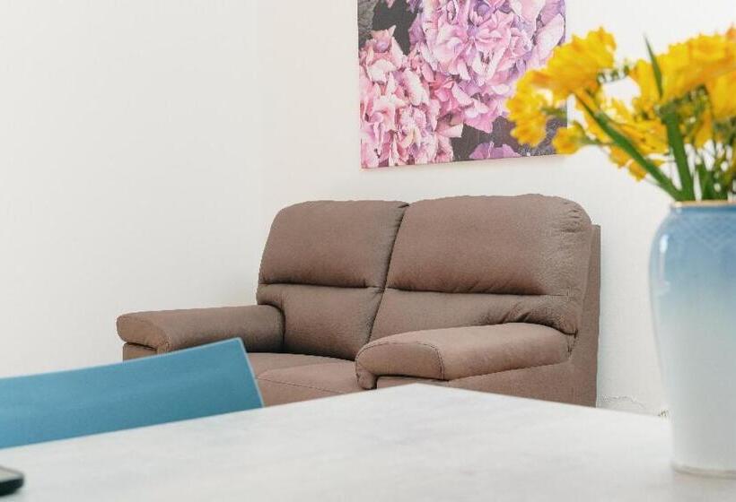 شقة غرفة واحدة مزودة بتراس, Corte Dei Fiori Acquaviva Apartments