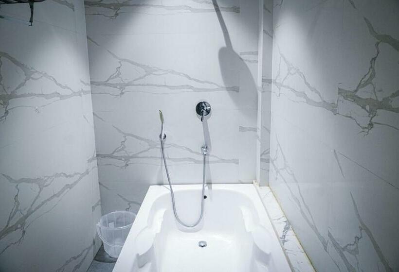 اتاق لوکس, The Leaf Studio Medanta