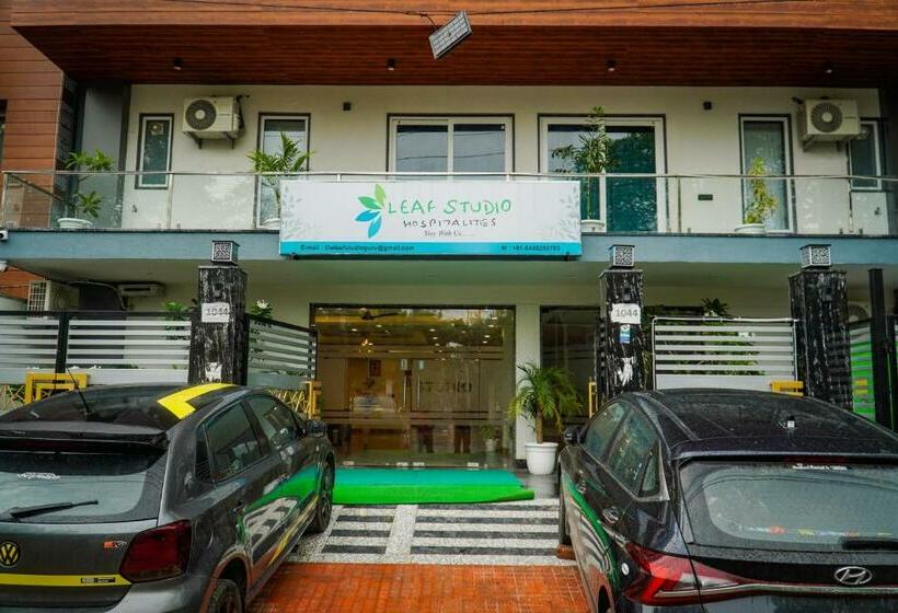 اتاق استاندارد با بالکن, The Leaf Studio Medanta