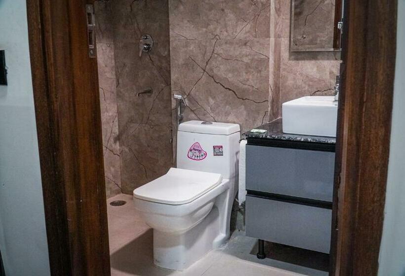 اتاق استاندارد با بالکن, The Leaf Studio Medanta