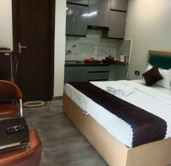 اتاق استاندارد با بالکن, The Leaf Studio Medanta