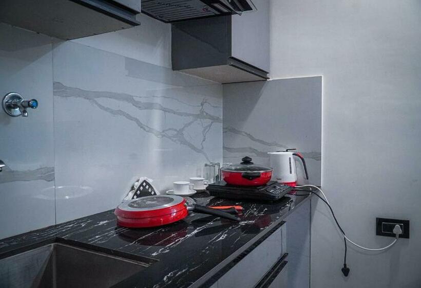 اتاق استاندارد با بالکن, The Leaf Studio Medanta