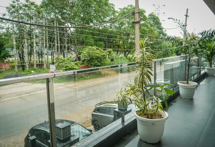 اتاق استاندارد با بالکن, The Leaf Studio Medanta