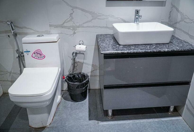 اتاق استاندارد با بالکن, The Leaf Studio Medanta