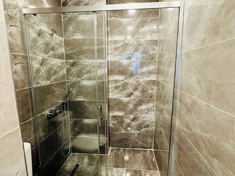 غرفة عائلية, Nice Royal Suite