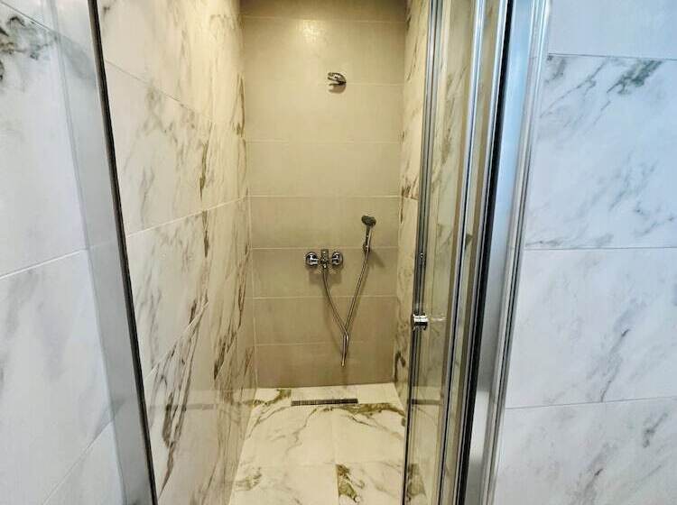 غرفة إقتصادية, Nice Royal Suite