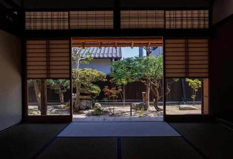 Perhehuone Puutarhanäkymä, 萩・城下町の宿　椿庵