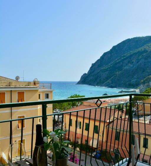 اتاق استاندارد با بالکن و چشم‌انداز دریا, Monterosso Rooms