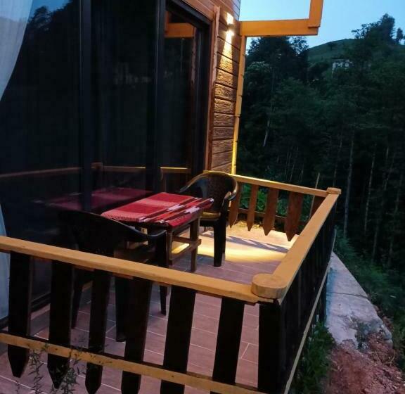 マウンテンビュースタンダードルーム, Camelli̇a Dağ Evleri̇