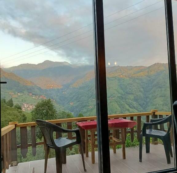 マウンテンビュースタンダードルーム, Camelli̇a Dağ Evleri̇