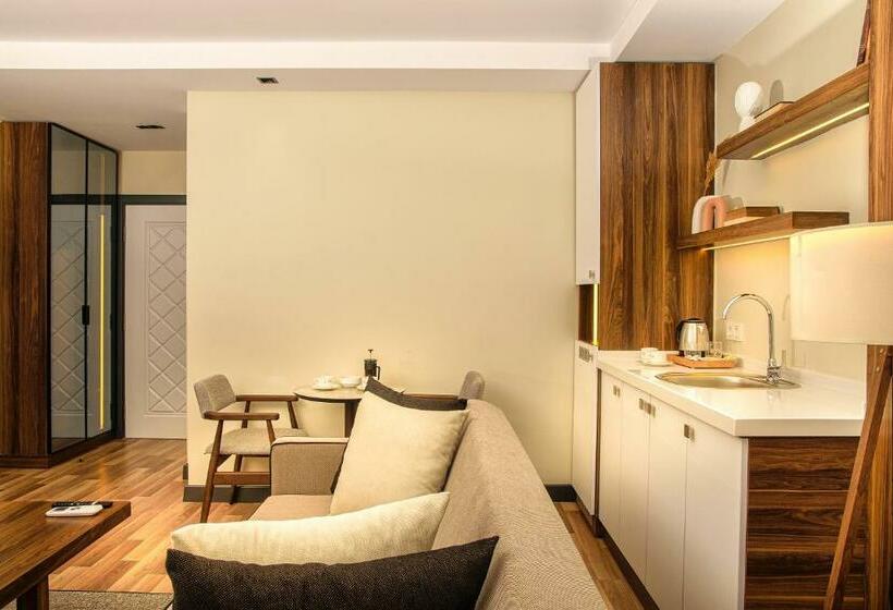 سوییت لوکس, La Mia Suites