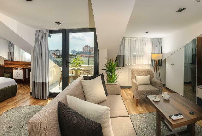 استودیوی لوکس, La Mia Suites