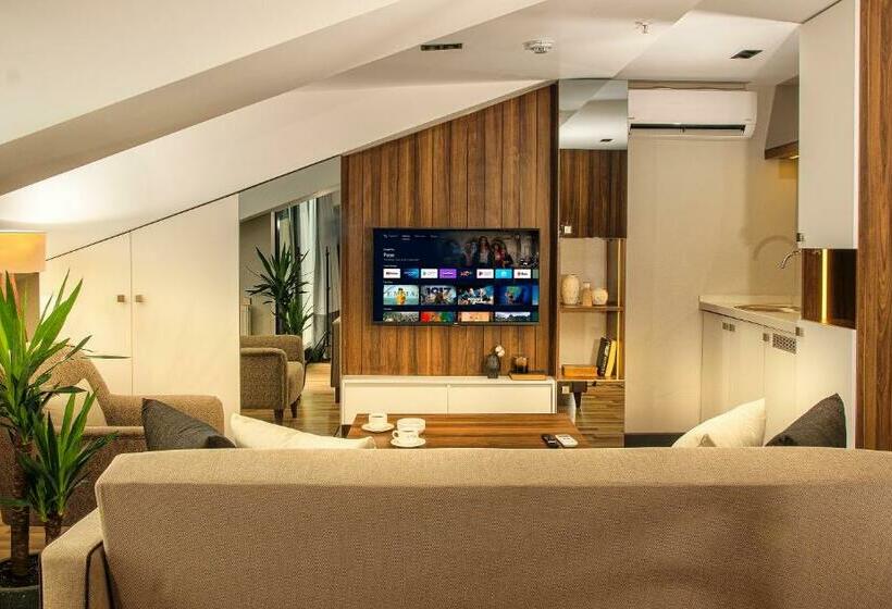 استودیوی لوکس, La Mia Suites