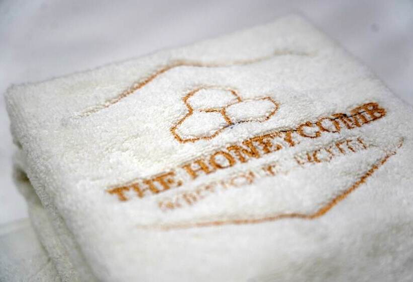 חדר סטנדרט, The Honeycomb Boutique