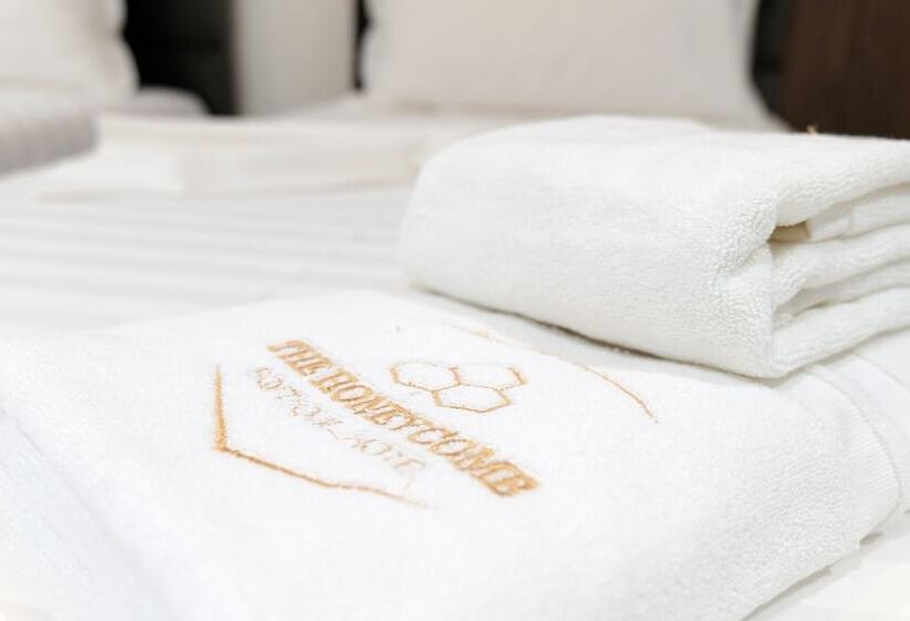 Номер Стандарт, The Honeycomb Boutique