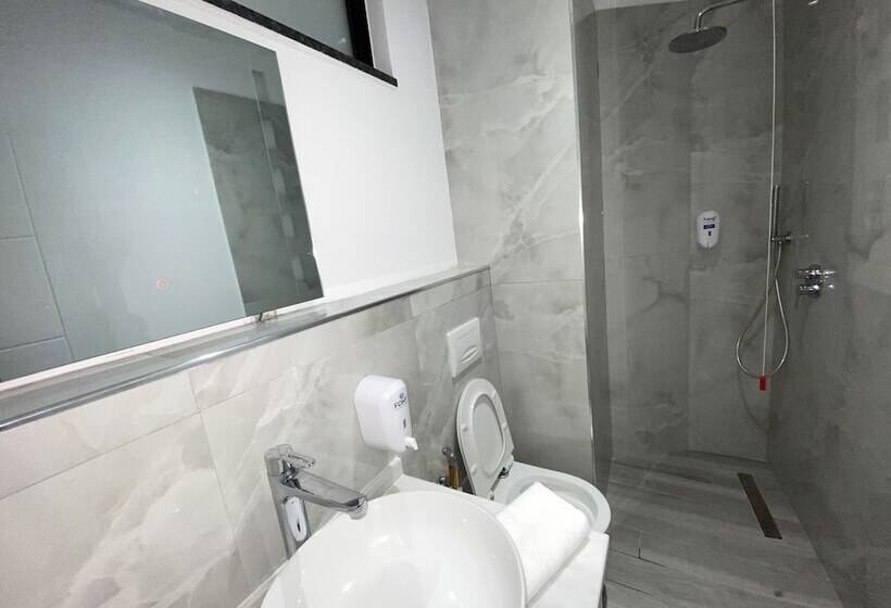 חדר סטנדרט, The Honeycomb Boutique