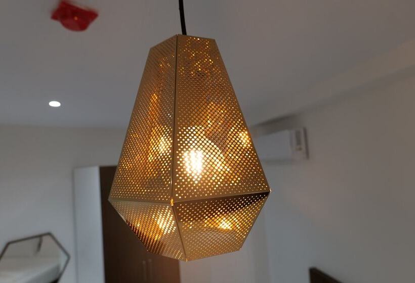 חדר סטנדרט, The Honeycomb Boutique