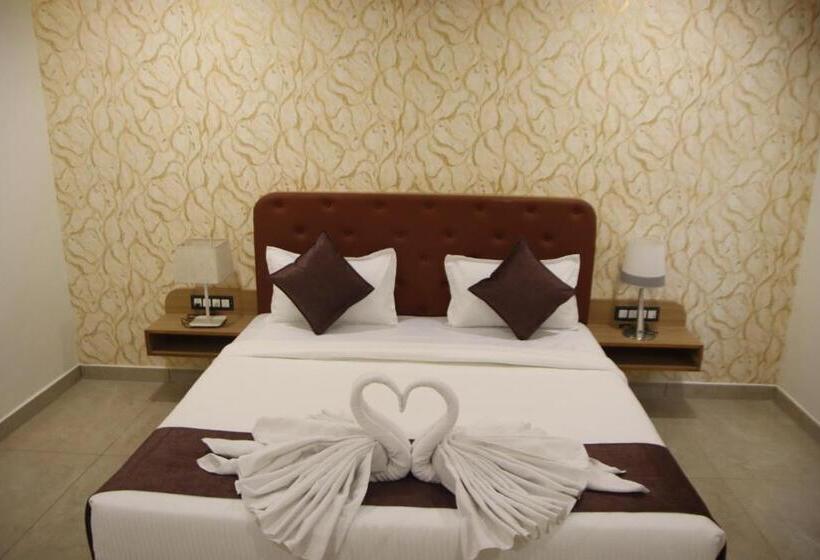 غرفة ديلوكس مطلّة علي البحر, The Sky Comfort Beach Hotel, Dwarka