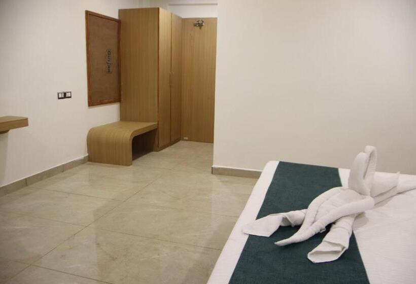 デラックスルーム, The Sky Comfort Beach Hotel, Dwarka