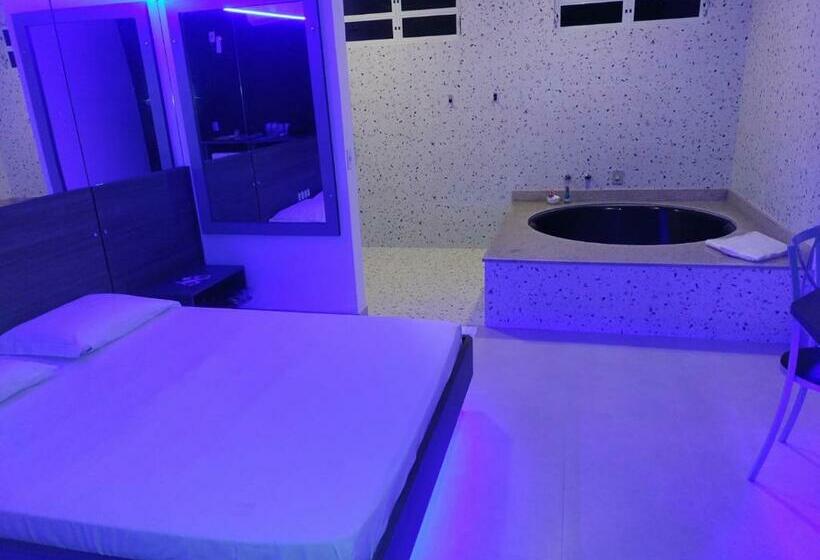 جناح مزود بجاكوزى, Motel Kalipso