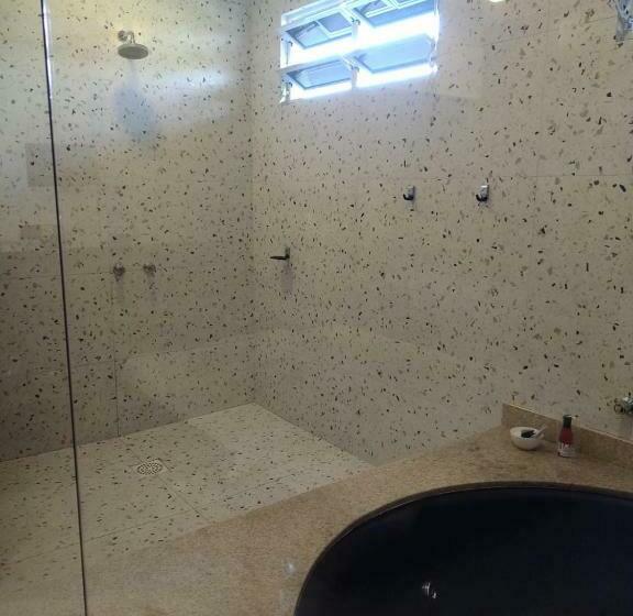 جناح مزود بجاكوزى, Motel Kalipso