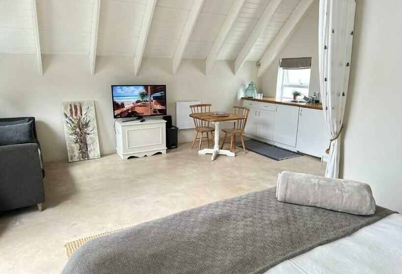Номер Стандарт Вид на Бассейн, Adrift Guesthouse St Francis Bay