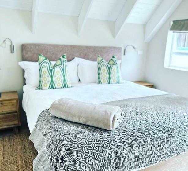 חדר סטנדרט נוף לבריכה, Adrift Guesthouse St Francis Bay