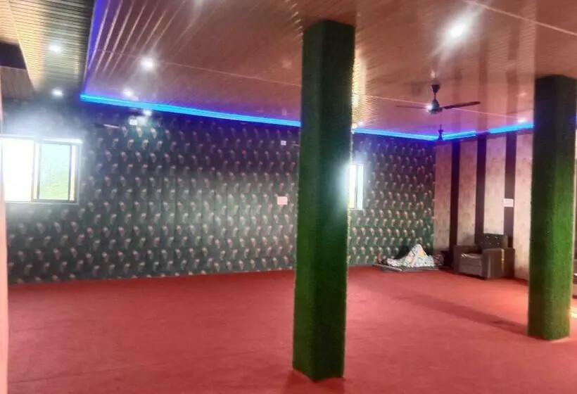اتاق کلاسیک سه تخته, Collection O Hotel Maatrika And Banquets