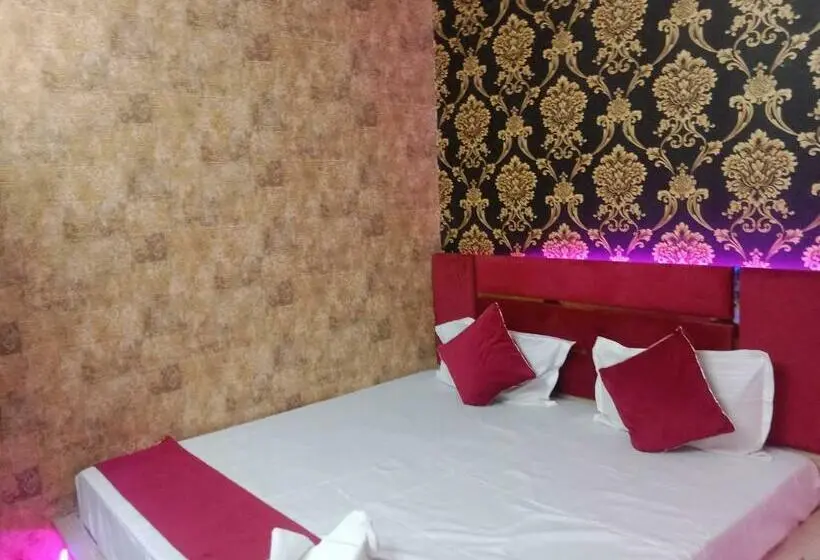 اتاق کلاسیک سه تخته, Collection O Hotel Maatrika And Banquets