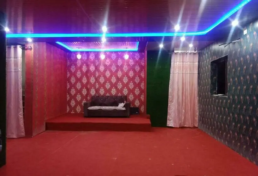 اتاق کلاسیک سه تخته, Collection O Hotel Maatrika And Banquets