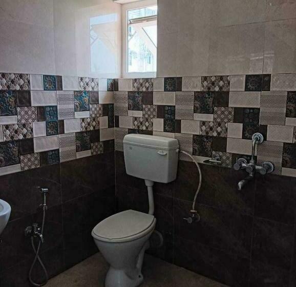 トリプルクラシックルーム, Oyo Home Road House