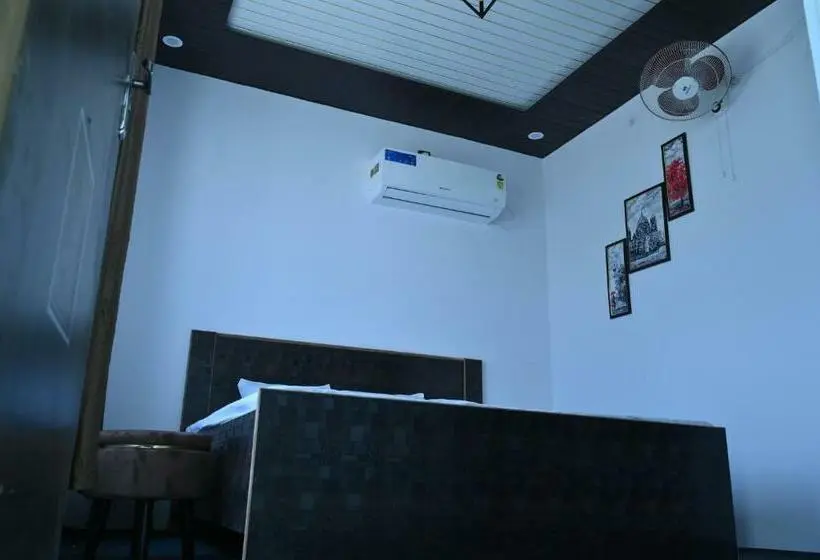 اتاق لوکس با بالکن, Privyrooms