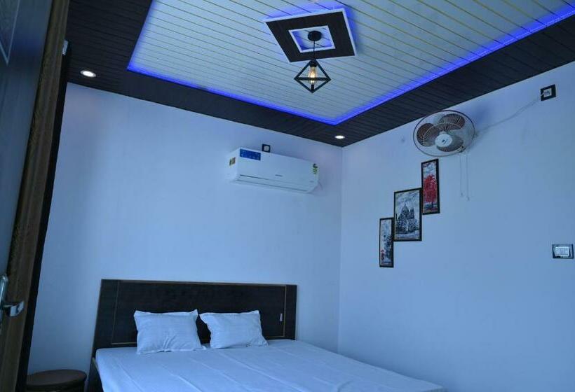 Номер Deluxe с Балконом, Privyrooms