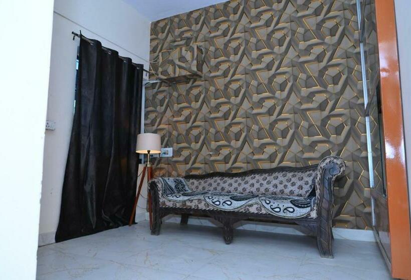 סוויטה דלוקס, Privyrooms